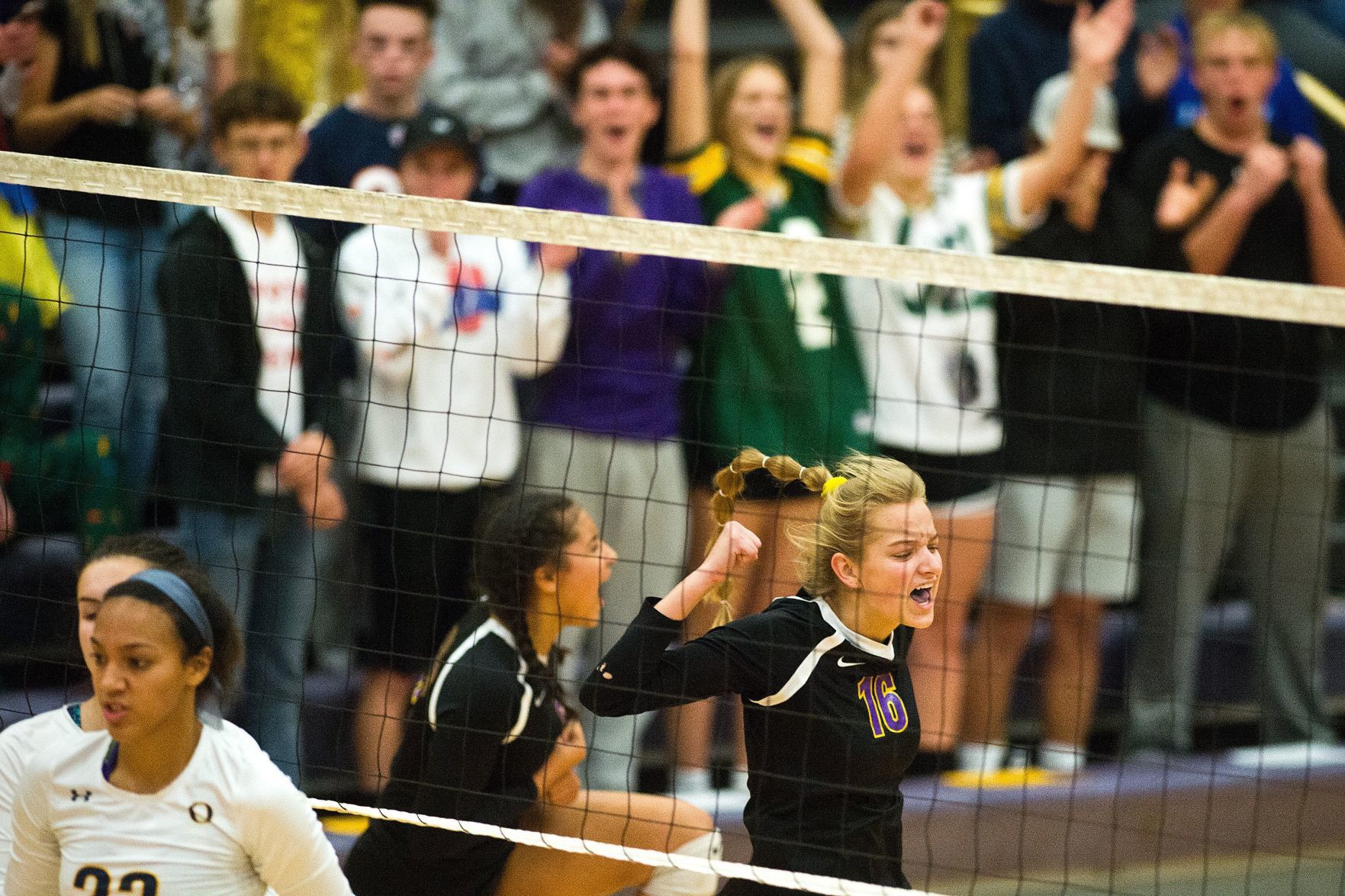 110118-blm-spt-6bhsvolley
